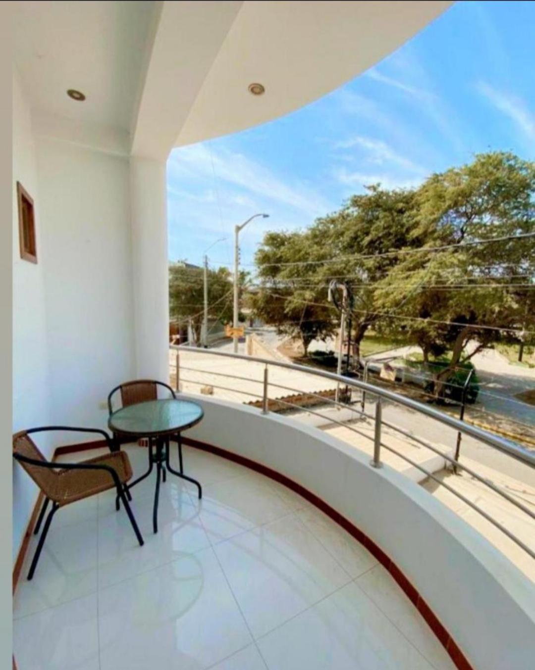 Deluxe Hotel Talara - A 5 Minutos Del Aeropuerto Y Plaza De Armas Ruang foto