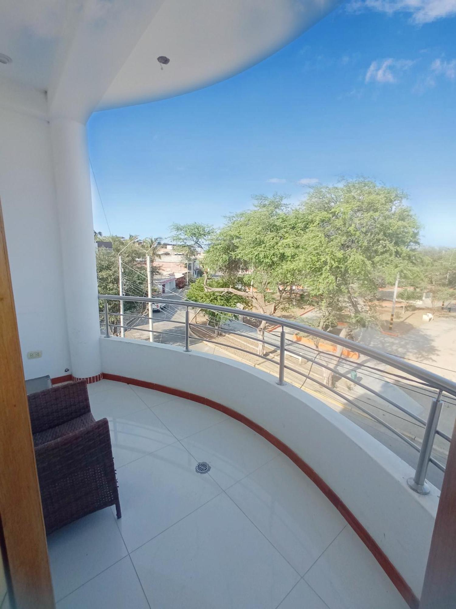 Deluxe Hotel Talara - A 5 Minutos Del Aeropuerto Y Plaza De Armas Ruang foto