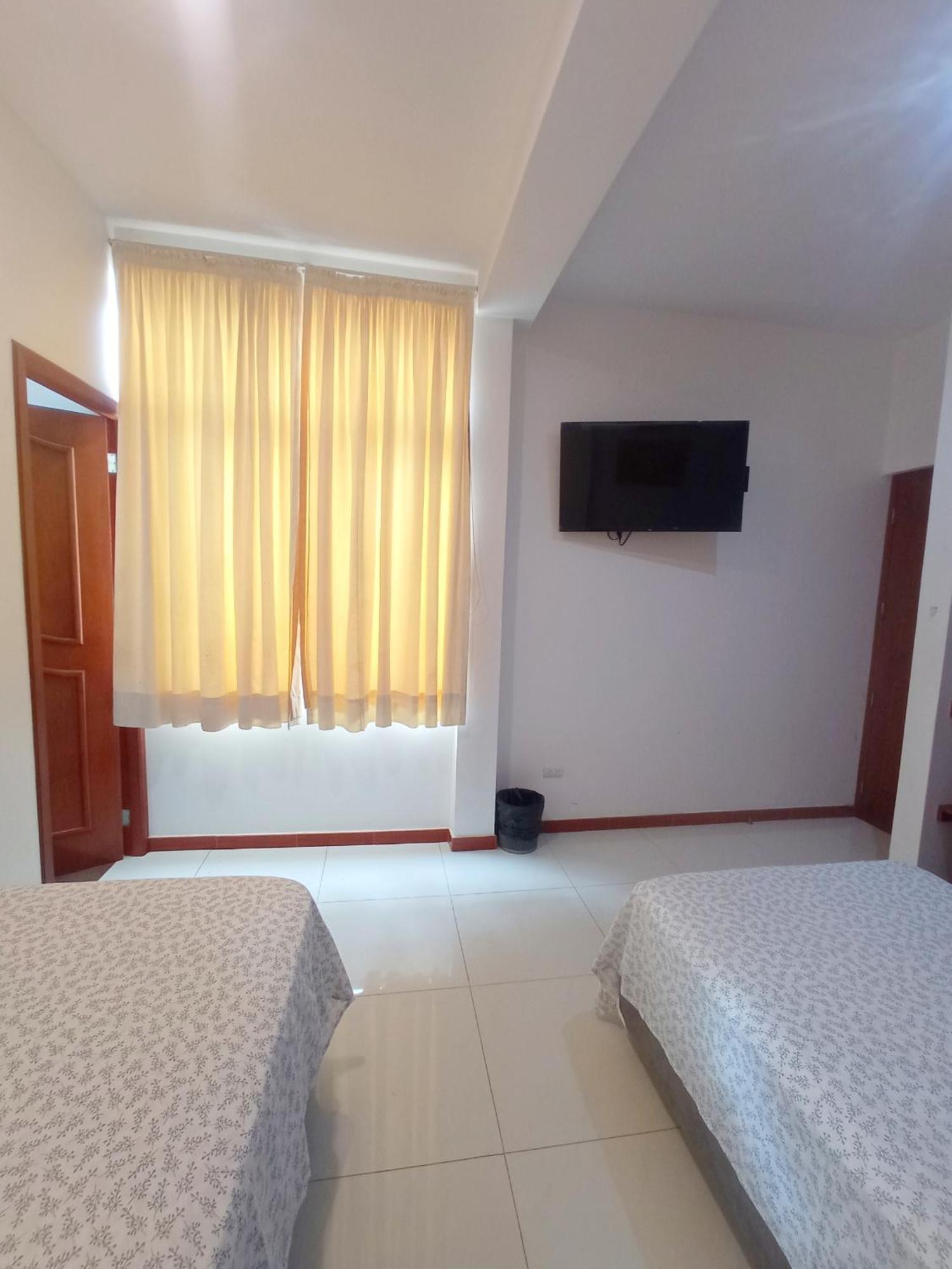 Deluxe Hotel Talara - A 5 Minutos Del Aeropuerto Y Plaza De Armas Ruang foto